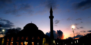 Eine Moschee in der Dämmerung