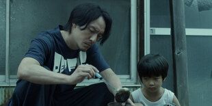 Die Schauspieler Chen Chang und Runyin Bai in dem Film "Mr. Long"