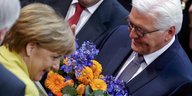 Angela Merkel und Frank-Walter Steinmeier, dazwischen Blumen