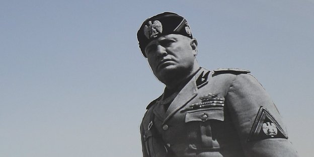 Benito Mussolini als Pappfigur