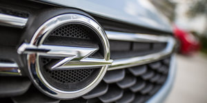 Das Opel-Logo mit dem Blitz