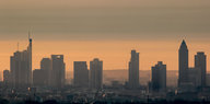 Frankfurter Skyline im Morgendunst