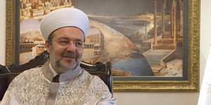 Der Chef der türkischen Religionsbehörde Diyanet, Mehmet Görmez, spricht in der Behörde in Ankara.