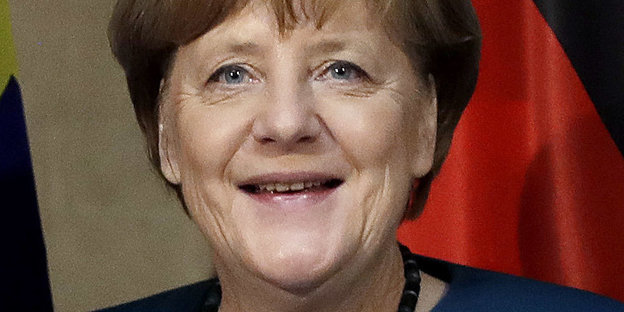 Merkel lacht