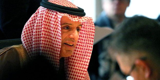 der Aussenminister von Saudi-Arabien, Adel bin Ahmed Al-Jubeir, mit traditioneller saudischer Kopfbedeckung