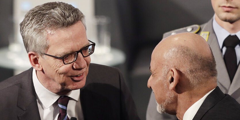 Maizière und Ashraf Ghani (li.)