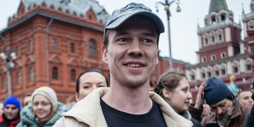 Ildar Dadin in einer Menschenmenge in Moskau