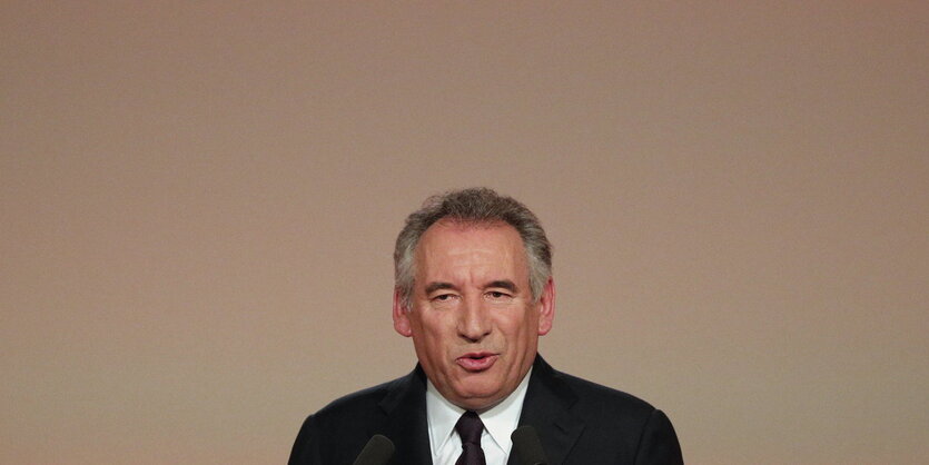 Der französische Zentrumspolitiker François Bayrou bei einer Pressekonferenz in Paris