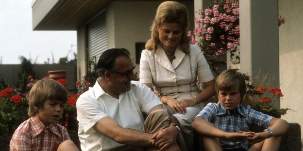 Helmut Kohl im Kreis seiner Familie