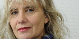 Jutta Winkelmann mit schulterlangem blondem Haar