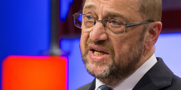 Martin Schulz gestikulierend bei einer Rede