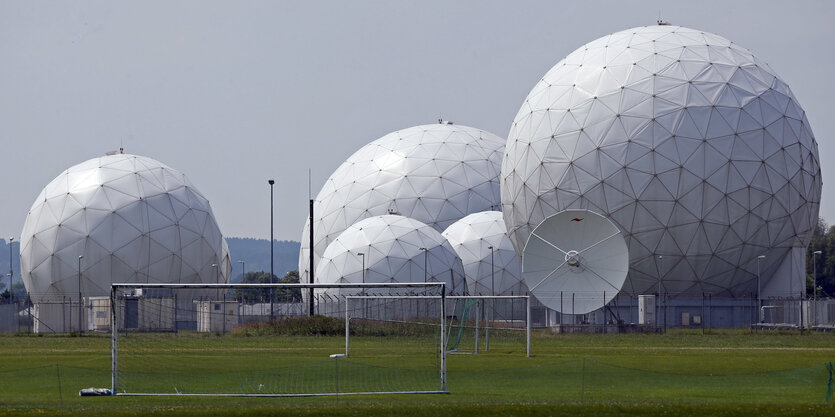 Kugelförmige Gebilde des BND