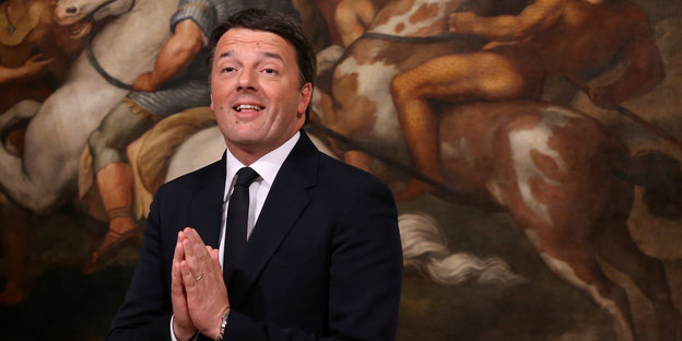 Matteo Renzi steht vor einem Gemälde