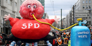 Ein Karnevals-Motivwagen befasst sich mit SPD-Politiker Martin Schulz