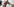 Foto, von einem Clown, der mit roter Nase vor einem Pferd steht