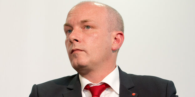 Ein Mann im Anzug Ein Mann im Anzug
