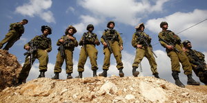 Israelische Grenzpolizisten und Soldaten