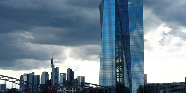 Die EZB von dunklen Wolken umgeben