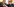 Helmut Schmidt sitzt zusammen mit Ruth Loah