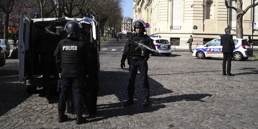 Polizisten in Paris