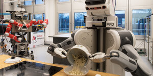 Ein Roboter bei der Popkorn-Herstellung.