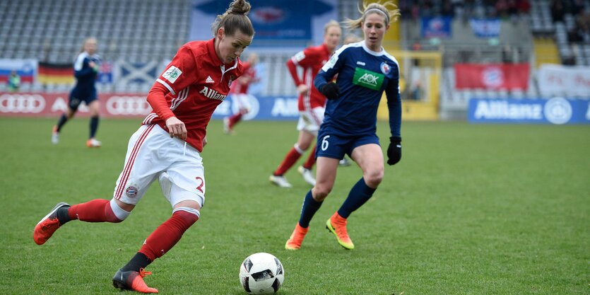 Frauen spielen Fußball