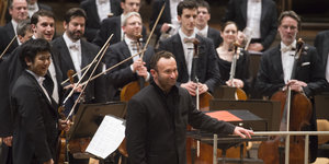 Kirill Petrenko und das Orchester am Ende des Konzerts