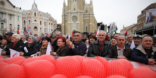 Anhänger von Aleksandar Vucic in Novi Sad