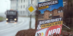 Wahlplakat der NPD in Büdingen: "Büdingen braucht Sicherheit & Heimatliebe"