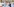 Viele Männer in weißen Uniformen