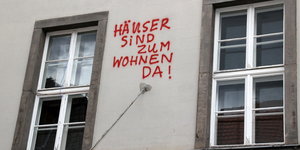 "Häuser sind zum Wohnen da"-Graffiti