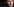 Das Gesicht eines Mannes mit blauen Augen