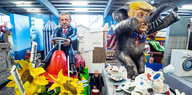 Karnevalswagen mit den Köpfen der türkischen Staatschefs Erdogan und von US-Präsident Trump