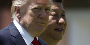 Trump im Vordergrund, Xi Jinping im Hintergrund