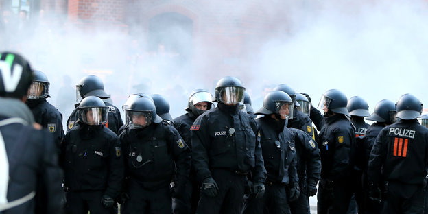 Polizisten am 1. Mai in Kreuzberg