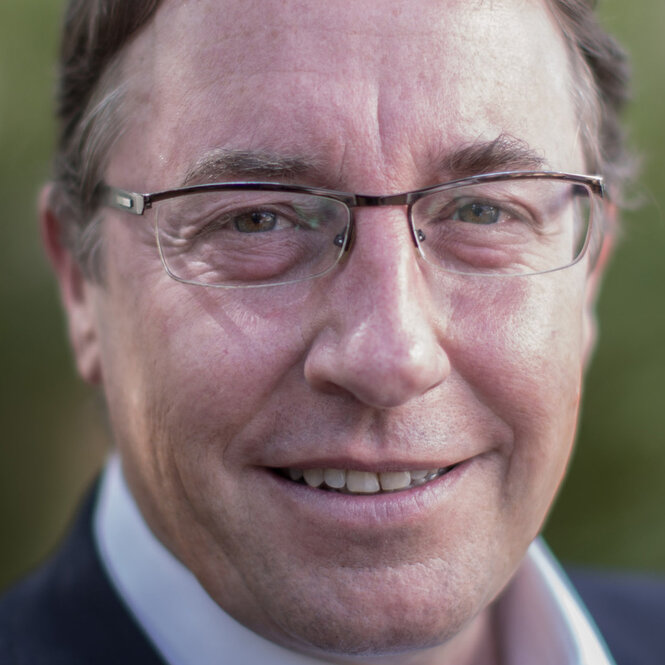 Portraitaufnahme von Achim Steiner