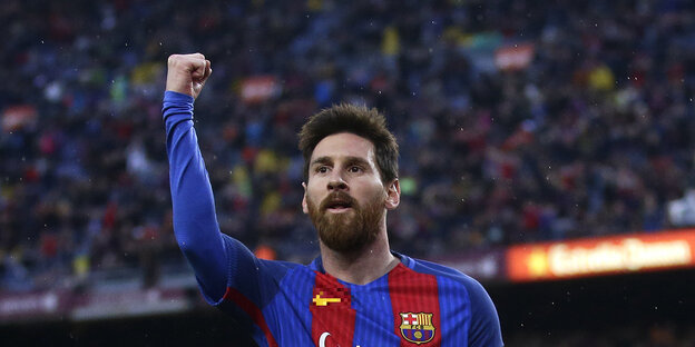 Ein Spieler, Lionel Messi, jubelt