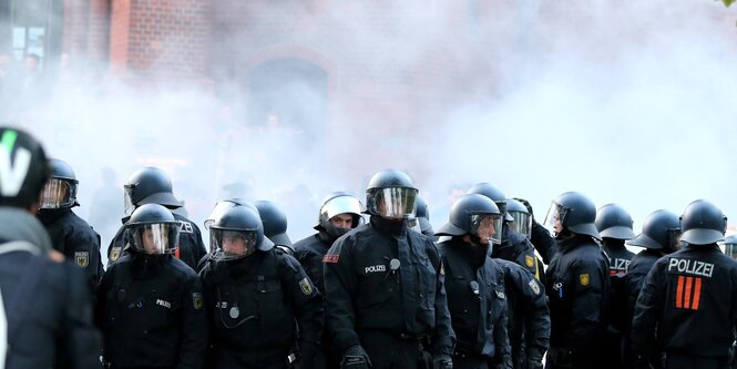 Polizei in Kreuzberg am 1. Mai