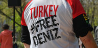 T-Shirt-Rücken mit Aufschrift "Turkey Free Deniz"