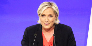 Marine Le Pen lächelt