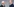 Zwei Männer im Anzug gucken sich an