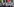Menschen, Plakate mit Gesichtern von Journalisten und die türkische Flagge