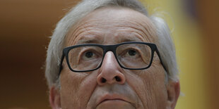 Jen-Claude Juncker blickt nach oben