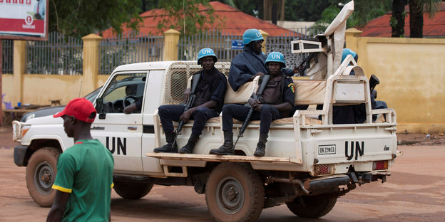 UN-Soldaten auf einem Fahrzeug
