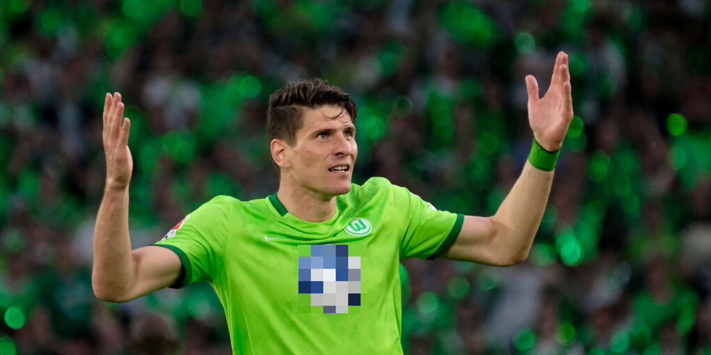 Mario Gomez gestikuliert angepisst