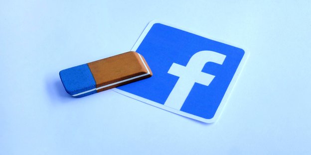 Radiergummi neben dem Facebook-Logo