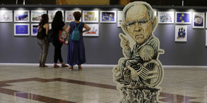 Bild von Wolfgang Schäuble in einer Cartoon-Ausstellung in Athen