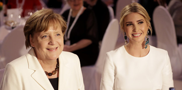 Angela Merkel und Ivanka Trump lächeln