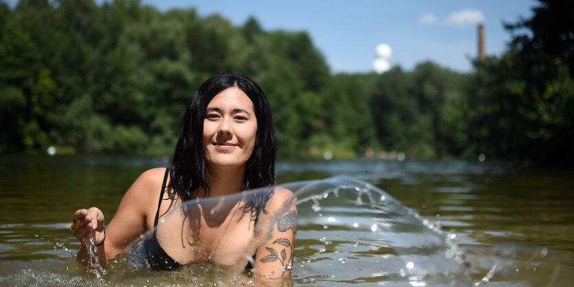 Schwimmerin im Teufelssee