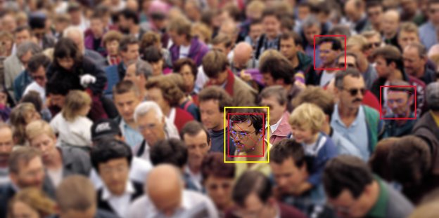 Ein Bildschirm zeigt viele Menschen auf einer Straße. Eine Software umrahmt die Gesichter von drei Männern